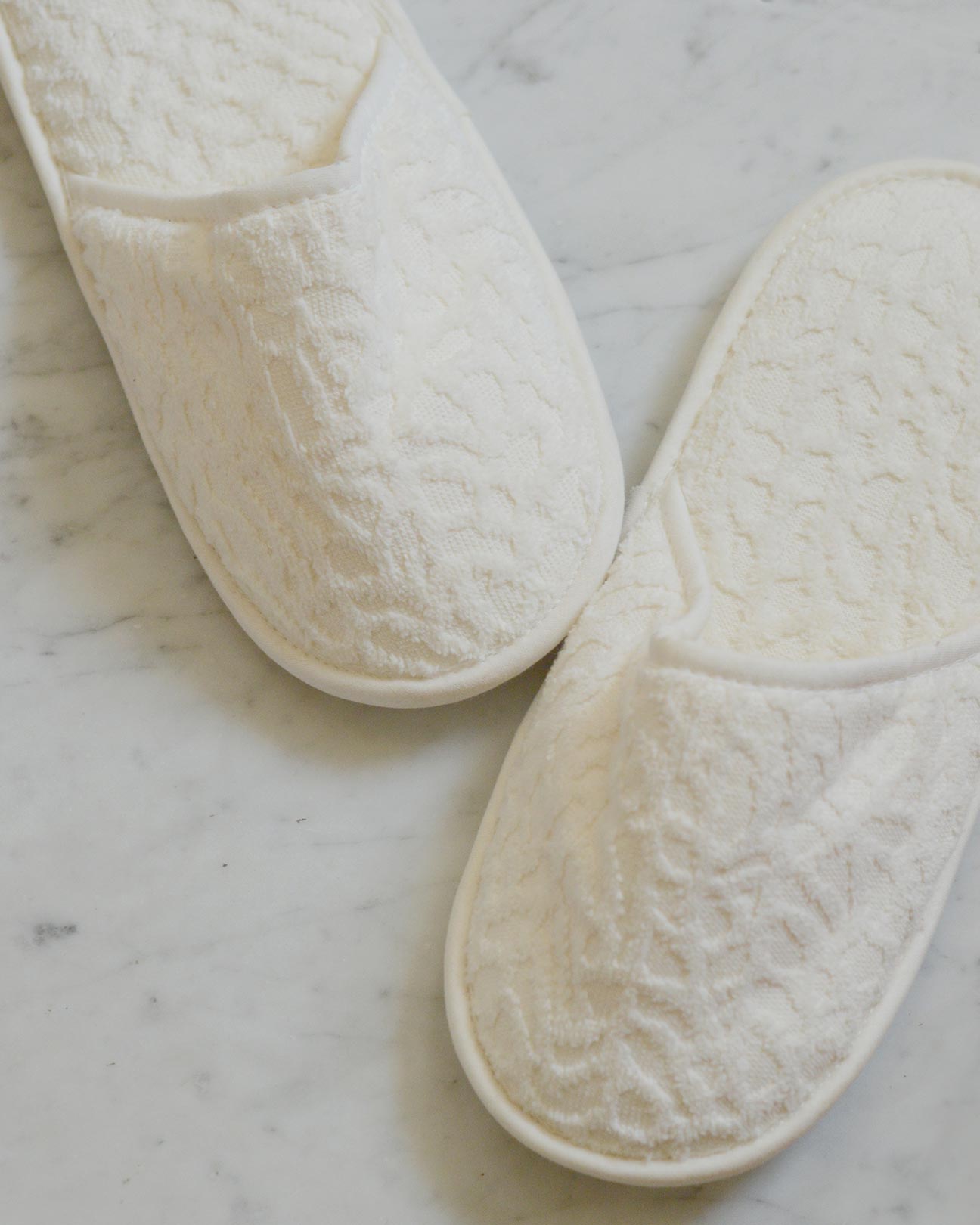 affina organic slippers